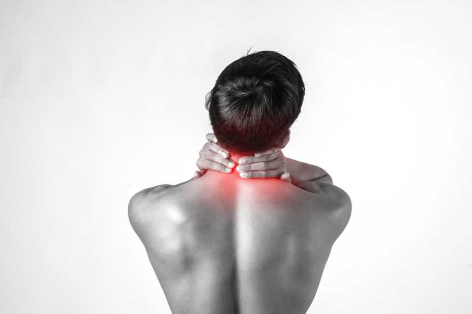 날개뼈와 팔이 저리다면? 목디스크 자가 체크리스트로 확인해보세요